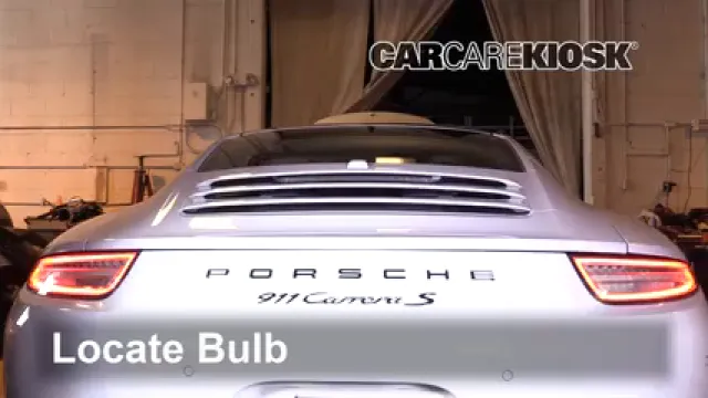 2013 Porsche 911 Carrera S 3.8L 6 Cyl. Coupe Éclairage Feu de freinage central (remplacer l'ampoule)